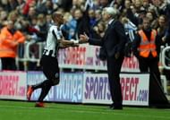 Yoan Gouffran (L) celebrates his goal with manager Alan Pardew